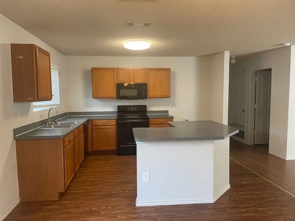 820 Eagle Drive Saginaw TX 76131