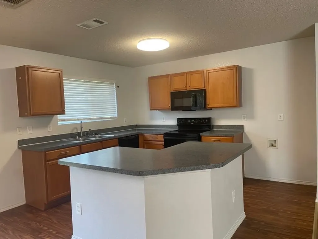 820 Eagle Drive Saginaw TX 76131