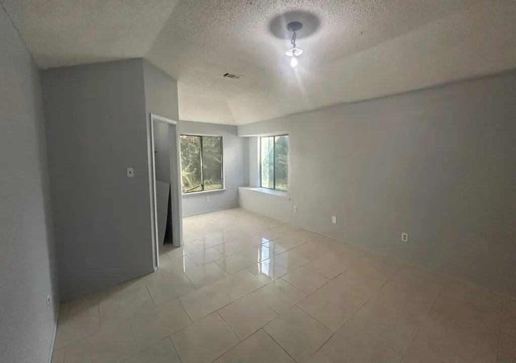 330 Valley Springs Drive Arlington TX 76018