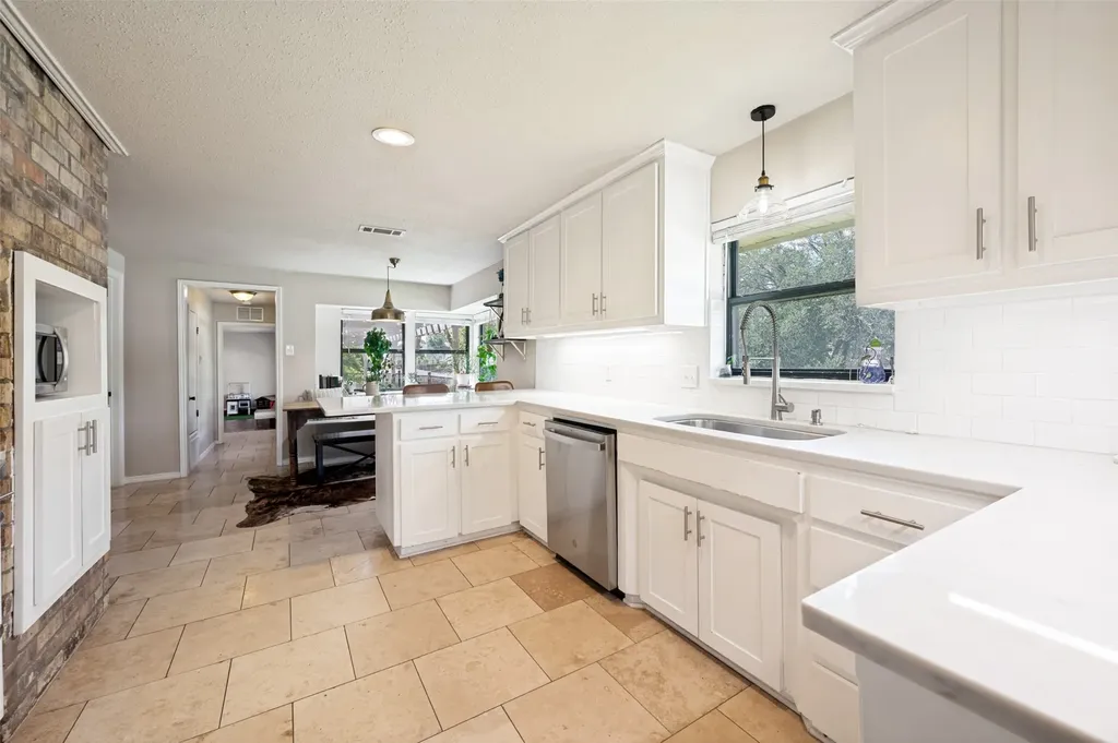 3403 Sunset Oaks Street Dalworthington Gardens TX 76016