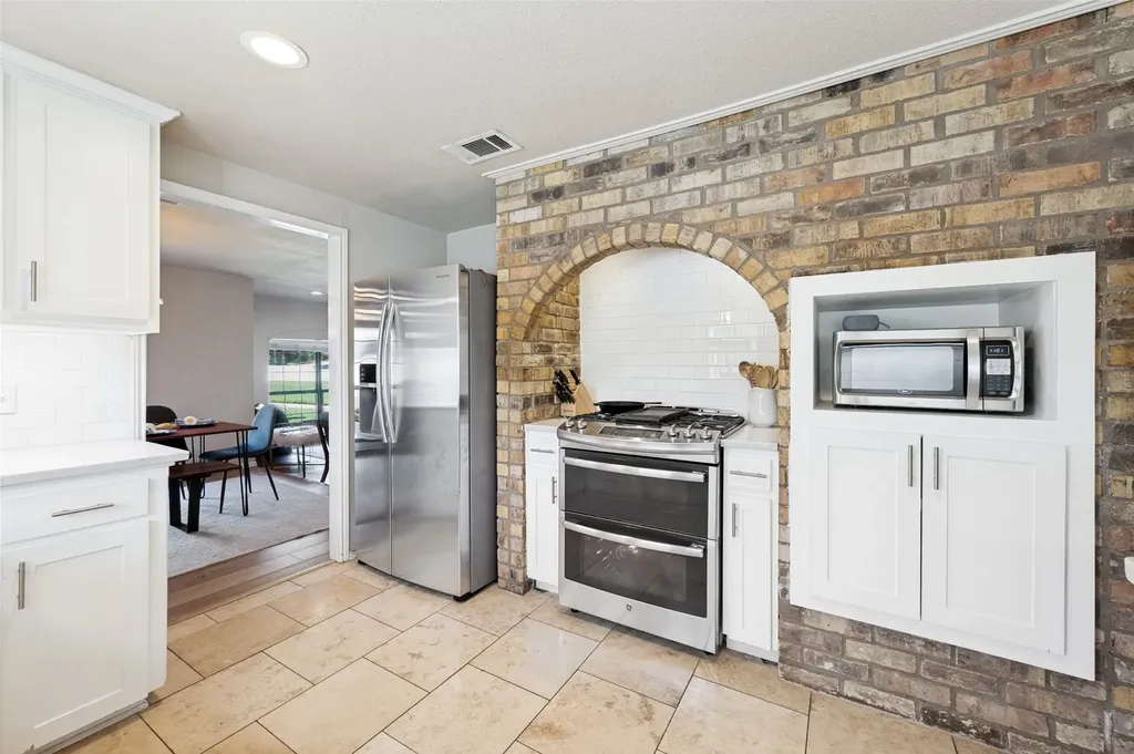 3403 Sunset Oaks Street Dalworthington Gardens TX 76016