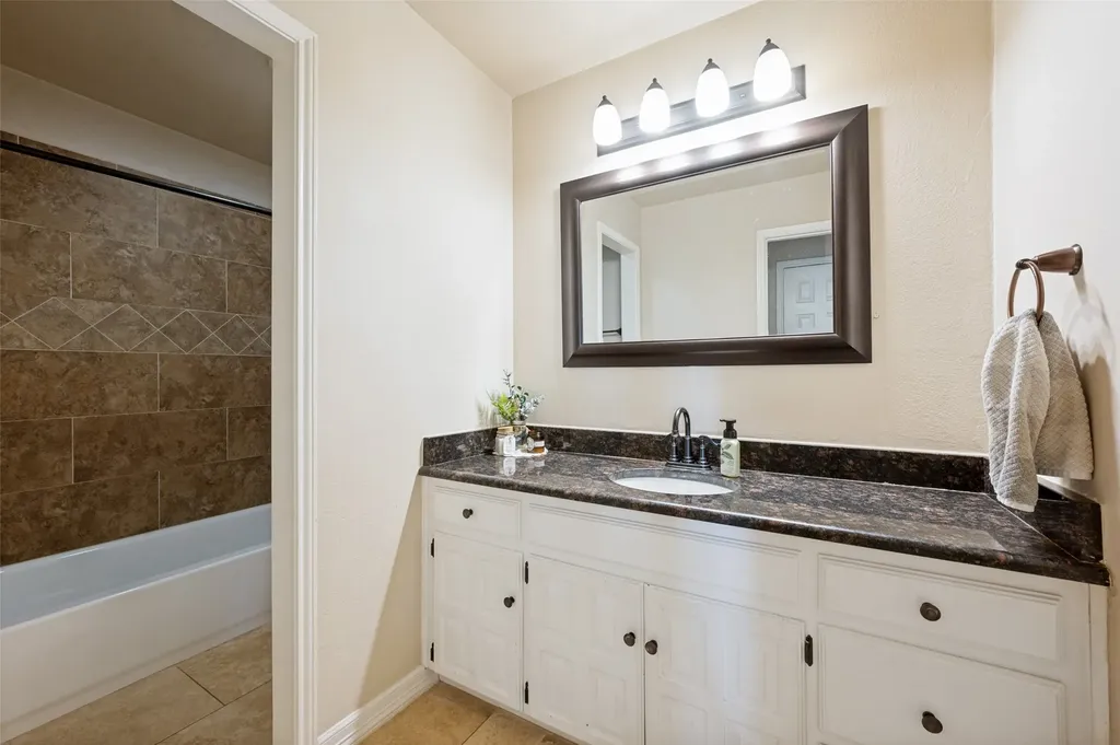 3403 Sunset Oaks Street Dalworthington Gardens TX 76016