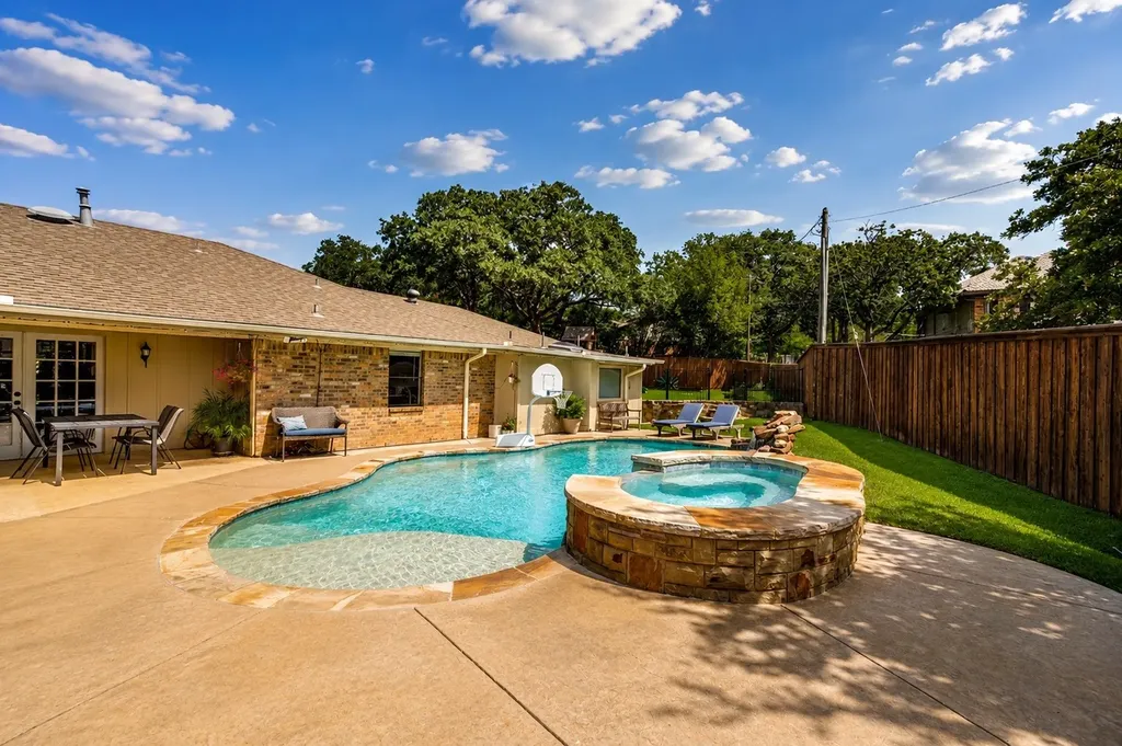 3403 Sunset Oaks Street Dalworthington Gardens TX 76016
