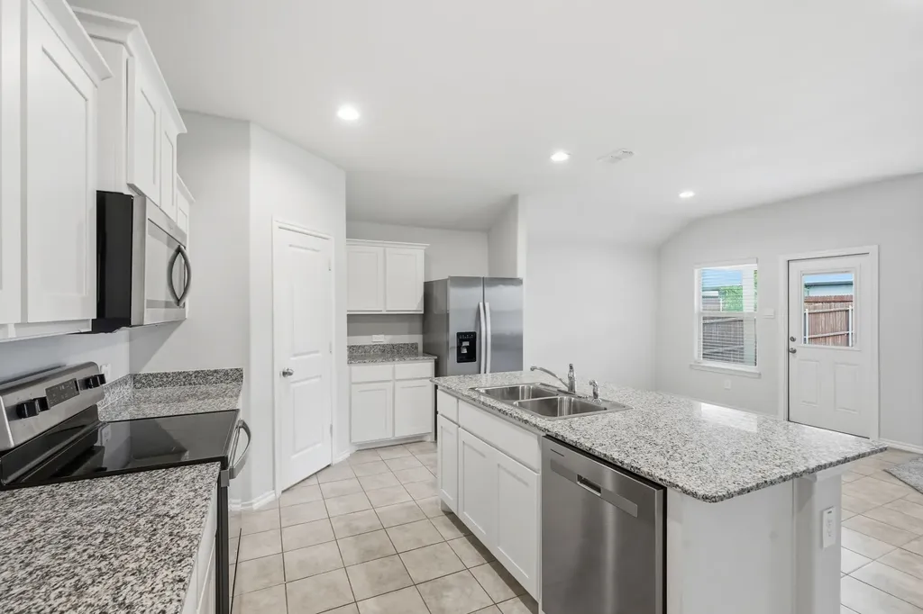 409 Beekeeper Drive Fort Worth TX 76131