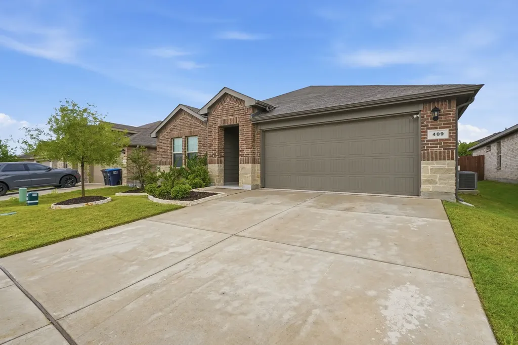 409 Beekeeper Drive Fort Worth TX 76131