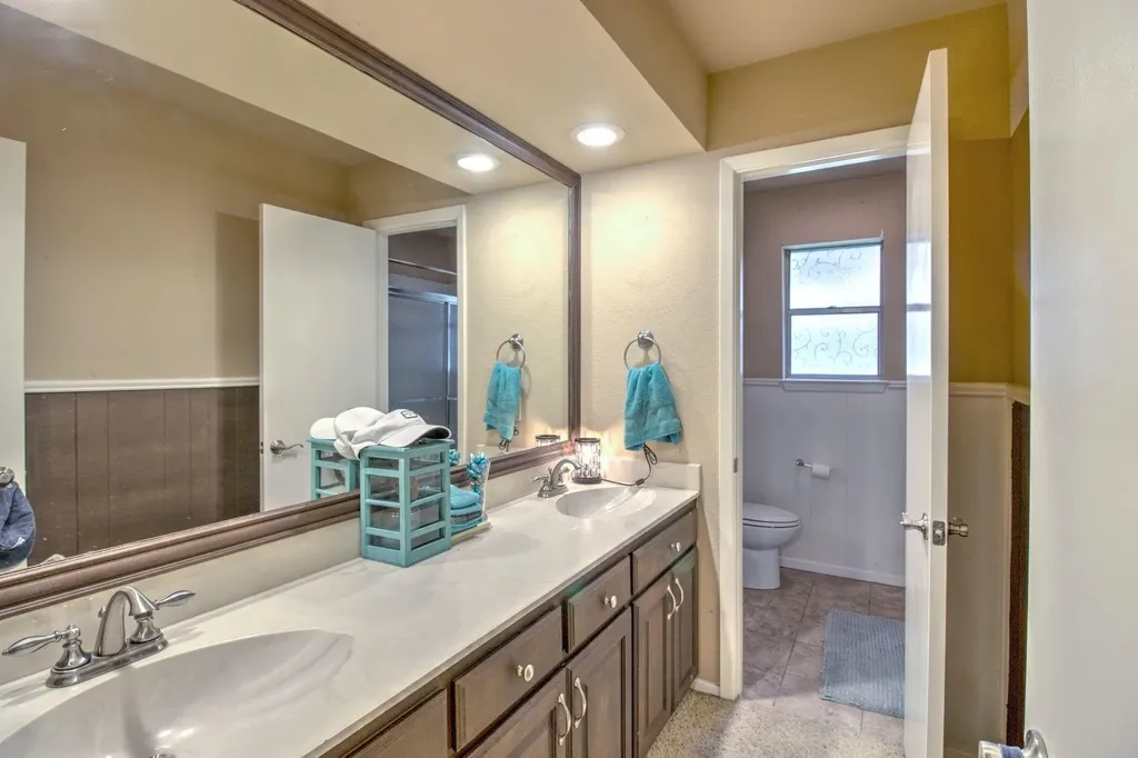 1010 Kiowa Drive W Lake Kiowa TX 76240