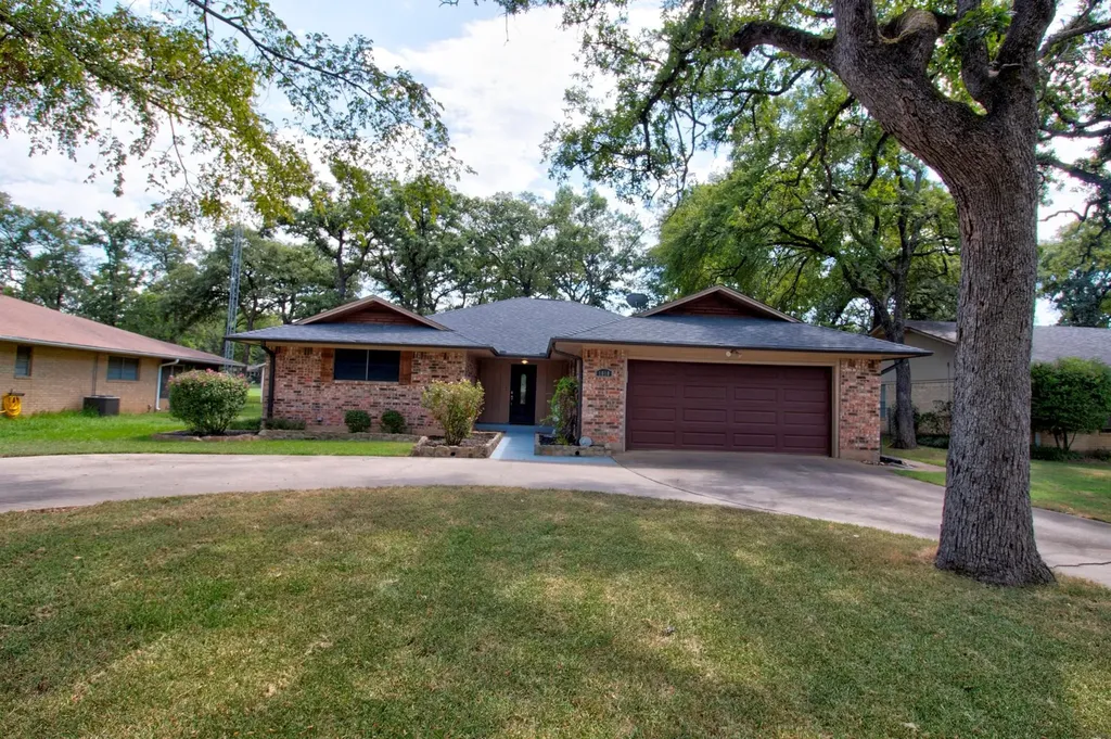 1010 Kiowa Drive W Lake Kiowa TX 76240