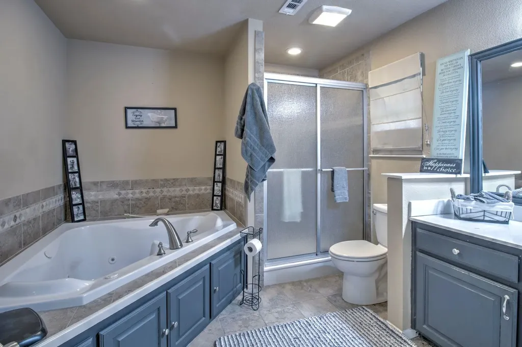 1010 Kiowa Drive W Lake Kiowa TX 76240