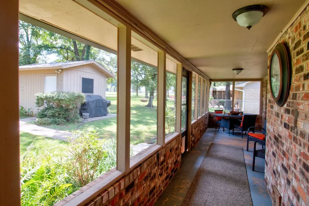 1010 Kiowa Drive W Lake Kiowa TX 76240