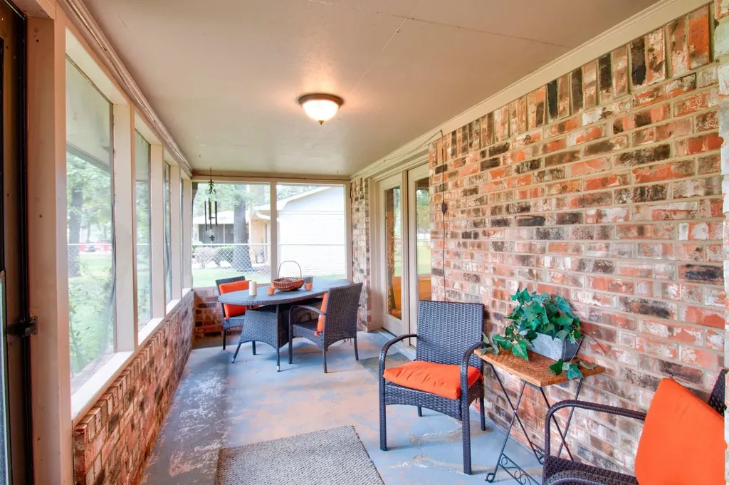 1010 Kiowa Drive W Lake Kiowa TX 76240