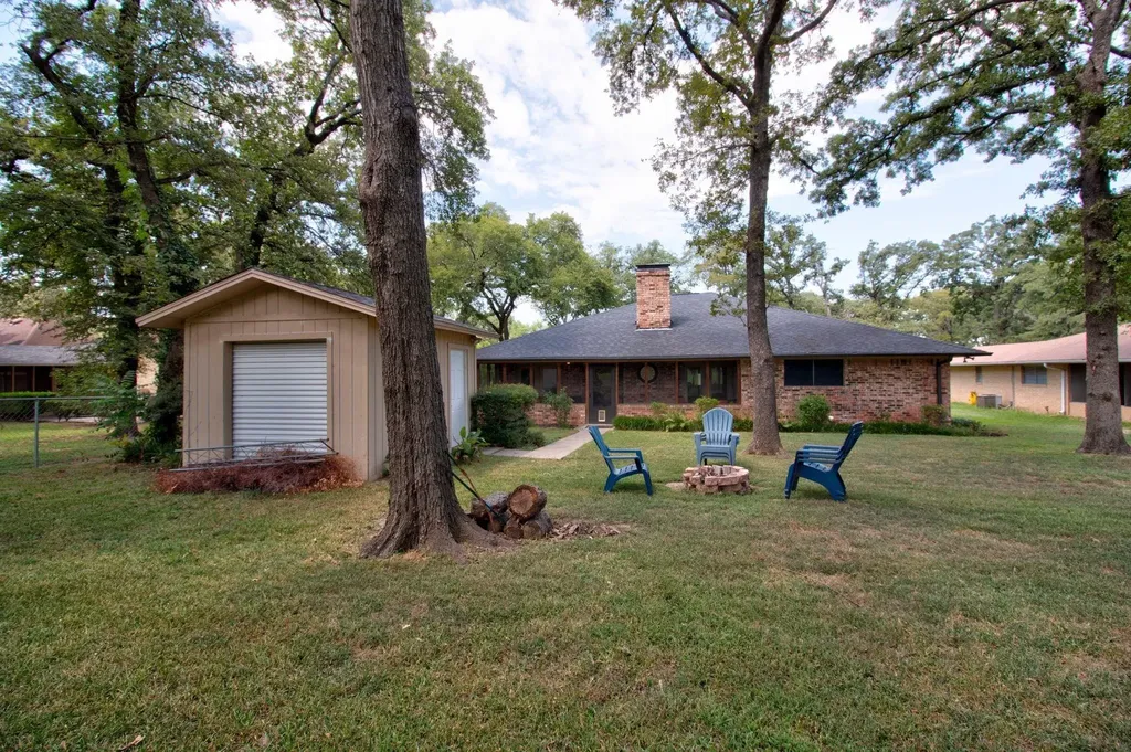 1010 Kiowa Drive W Lake Kiowa TX 76240