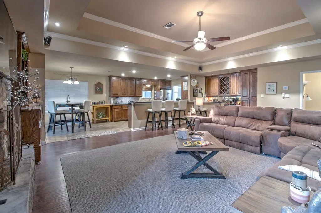 1010 Kiowa Drive W Lake Kiowa TX 76240