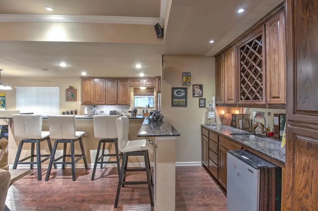 1010 Kiowa Drive W Lake Kiowa TX 76240