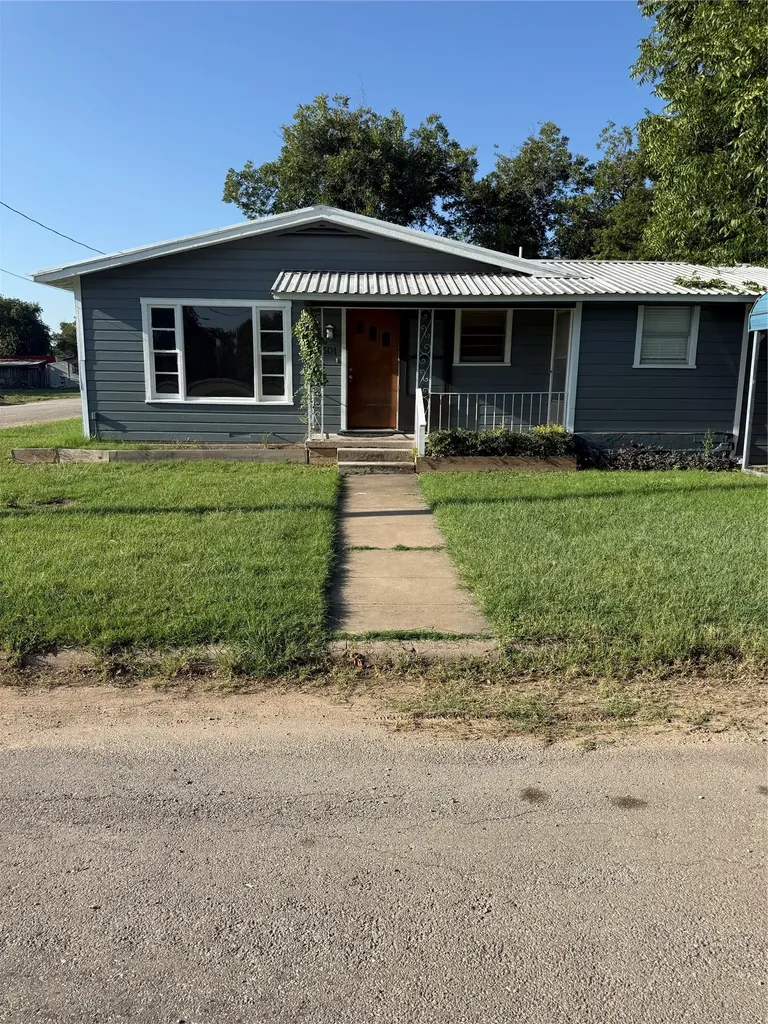 501 Needham Coleman TX 76834