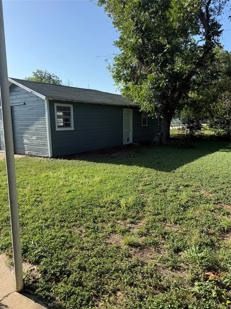 501 Needham Coleman TX 76834
