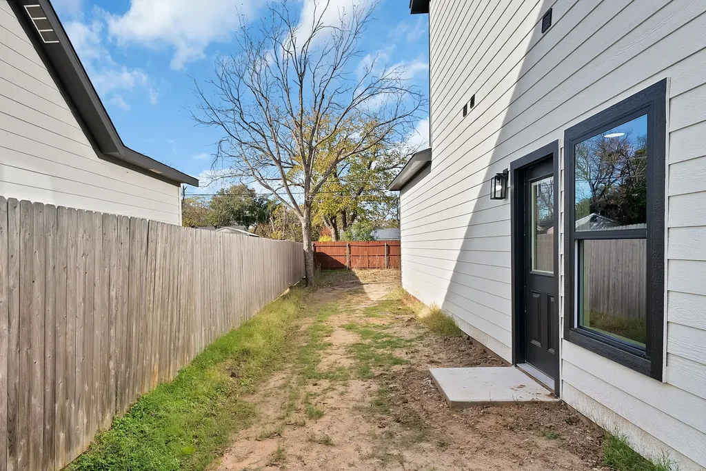 819 Stamps Avenue Fort Worth TX 76114