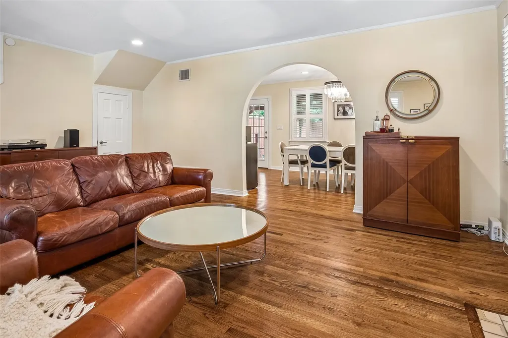 311 Paulus Avenue Dallas TX 75214