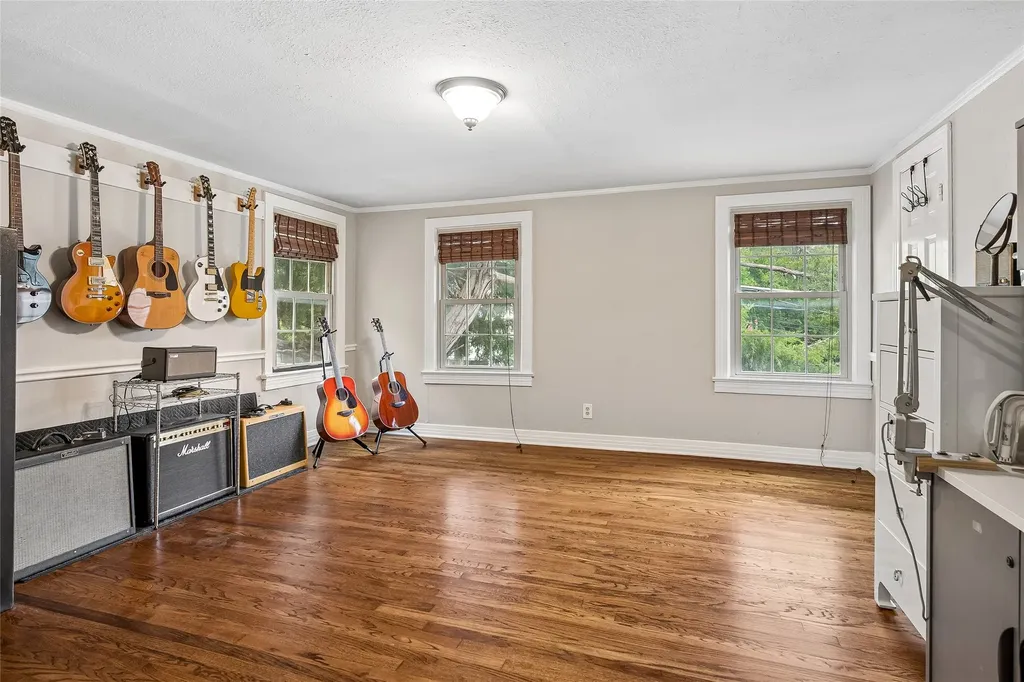 311 Paulus Avenue Dallas TX 75214