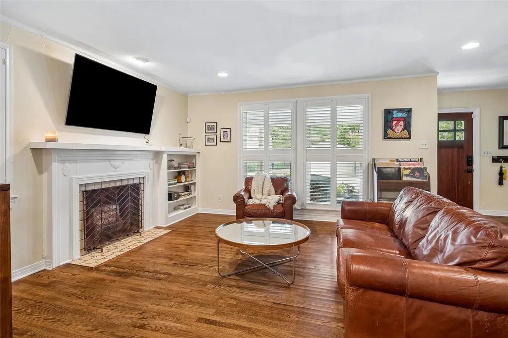311 Paulus Avenue Dallas TX 75214