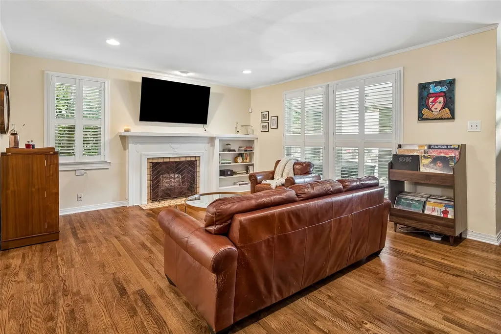 311 Paulus Avenue Dallas TX 75214