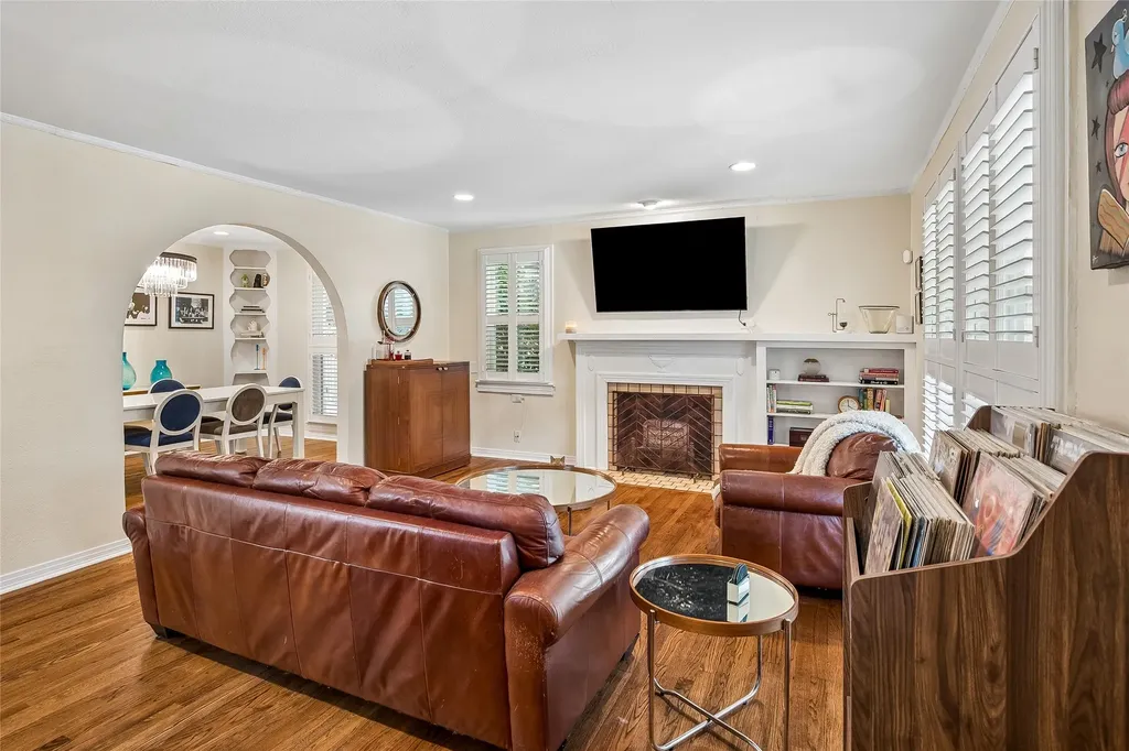 311 Paulus Avenue Dallas TX 75214
