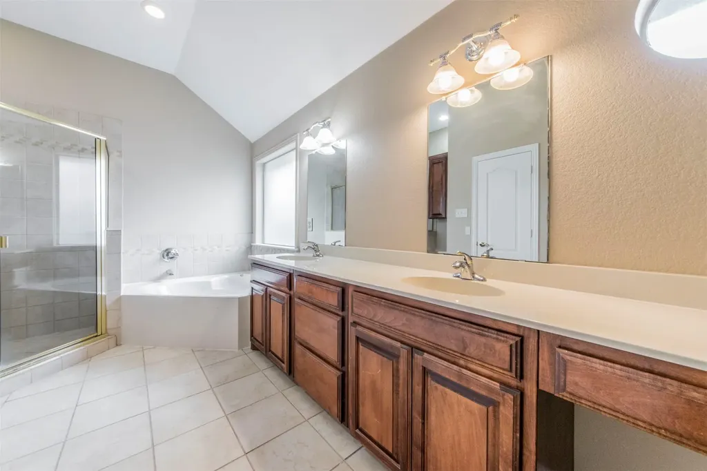 5212 Estrella Lane Benbrook TX 76126