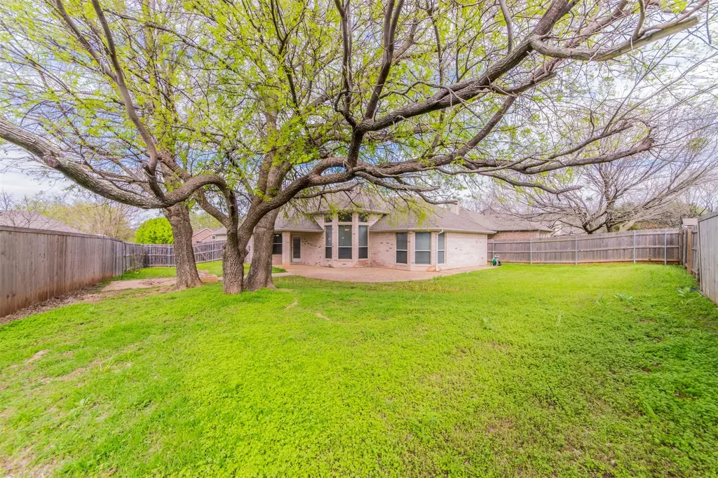 5212 Estrella Lane Benbrook TX 76126