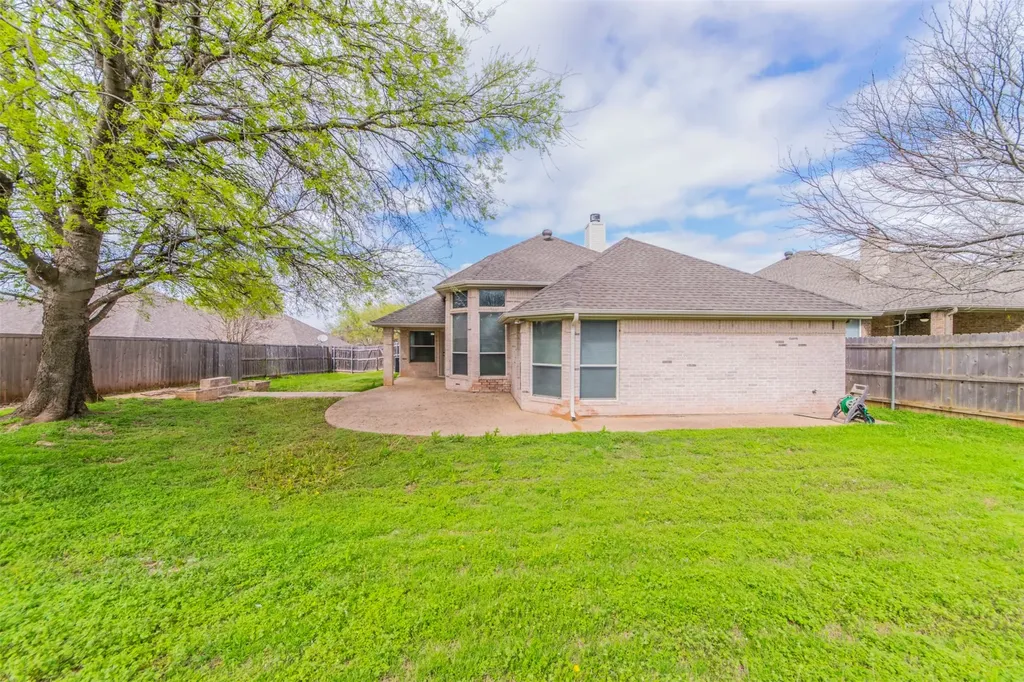 5212 Estrella Lane Benbrook TX 76126