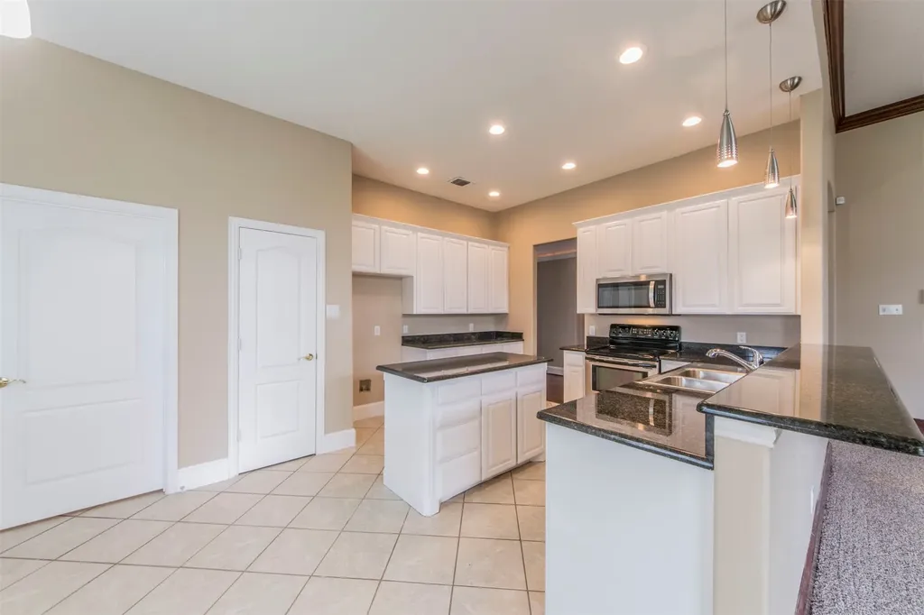5212 Estrella Lane Benbrook TX 76126