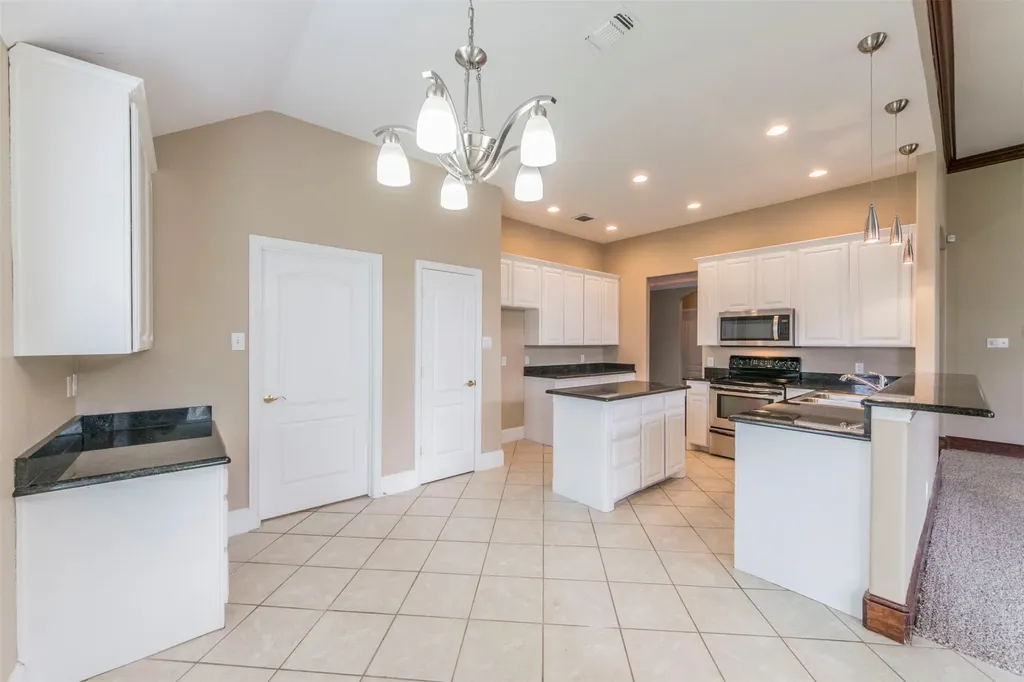 5212 Estrella Lane Benbrook TX 76126