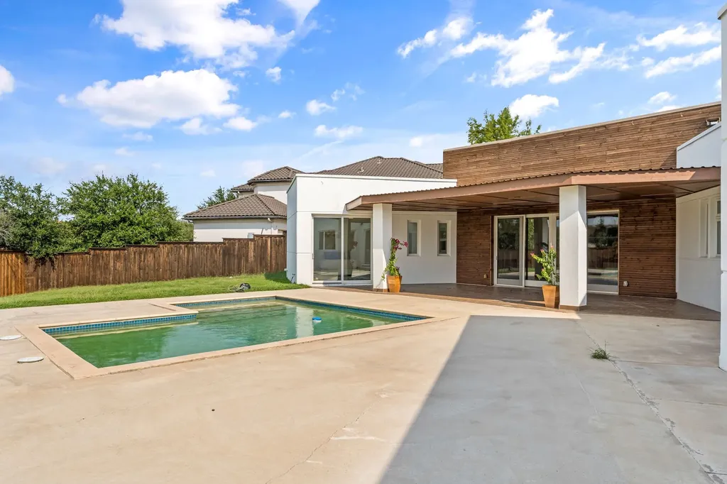 2171 Hogan Drive Irving TX 75038