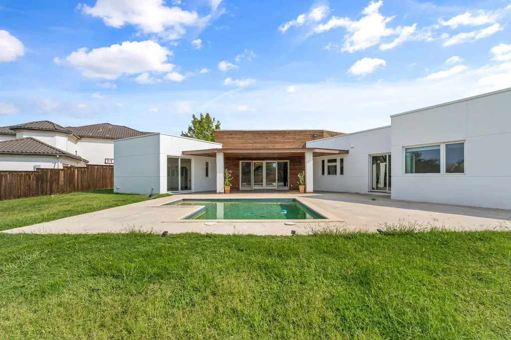 2171 Hogan Drive Irving TX 75038
