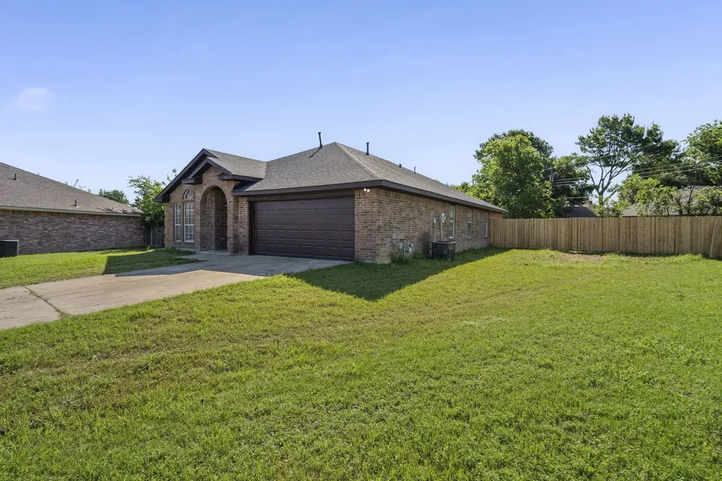 1216 Urban Drive Desoto TX 75115