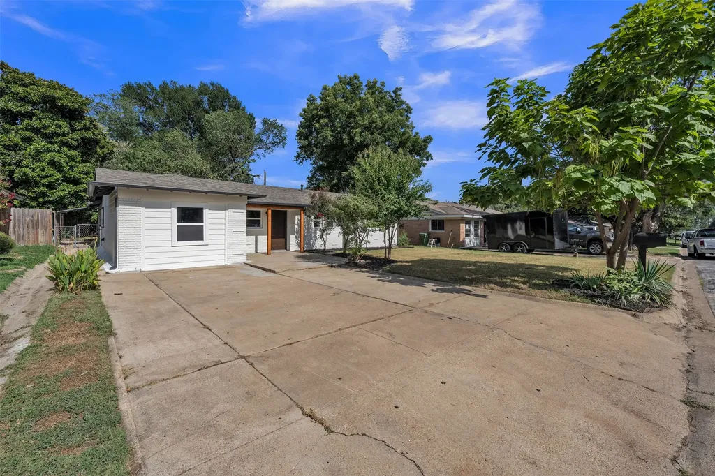 408 Simmons Drive Hurst TX 76053