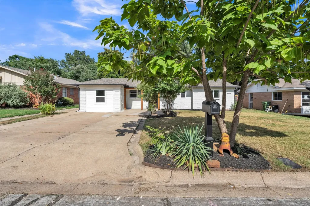 408 Simmons Drive Hurst TX 76053