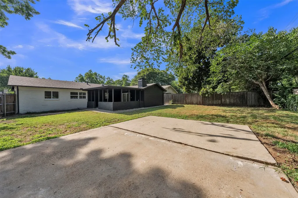 408 Simmons Drive Hurst TX 76053