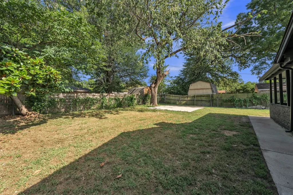 408 Simmons Drive Hurst TX 76053