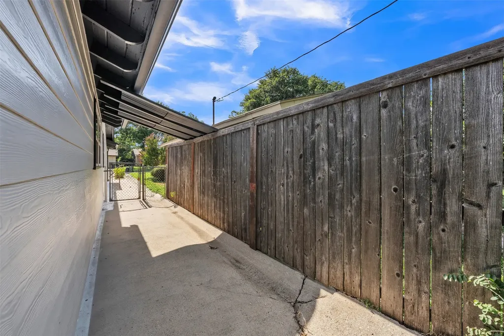 408 Simmons Drive Hurst TX 76053