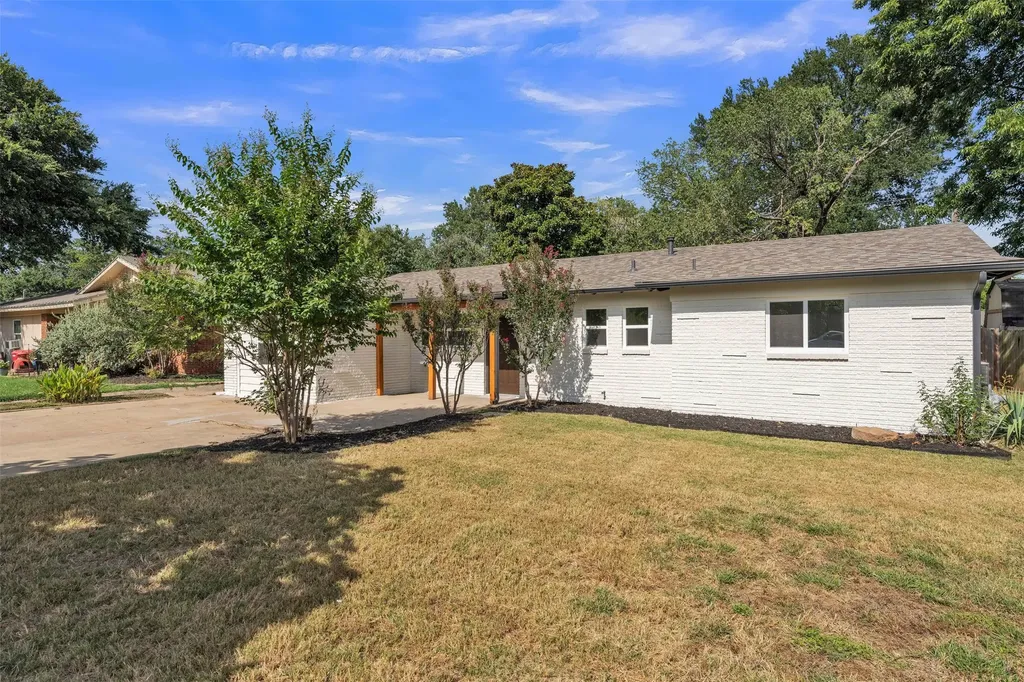 408 Simmons Drive Hurst TX 76053