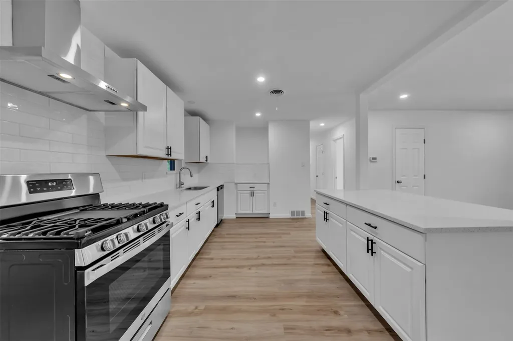 408 Simmons Drive Hurst TX 76053