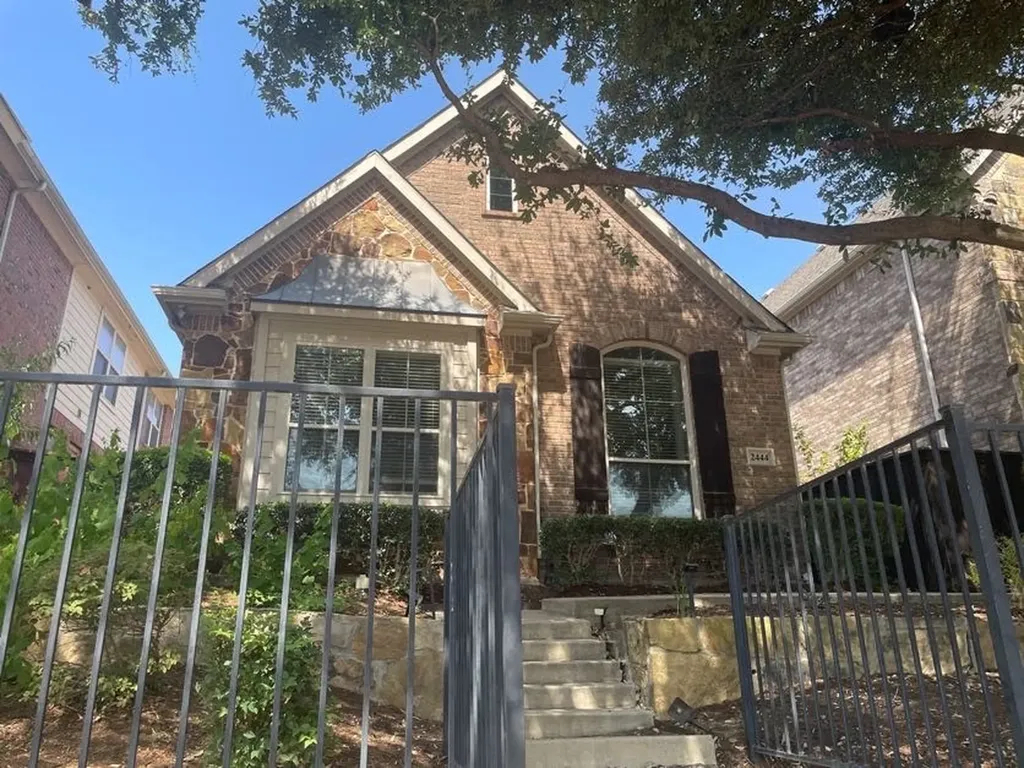 2444 Sunderland Lane Lewisville TX 75067