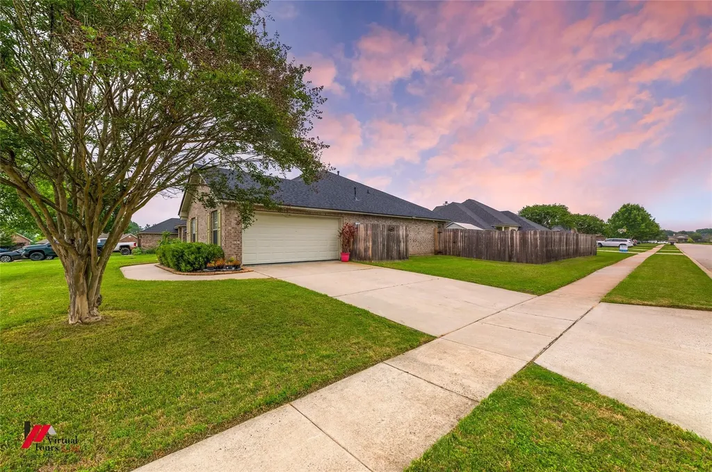 2302 Tallgrass Bossier City LA 71111