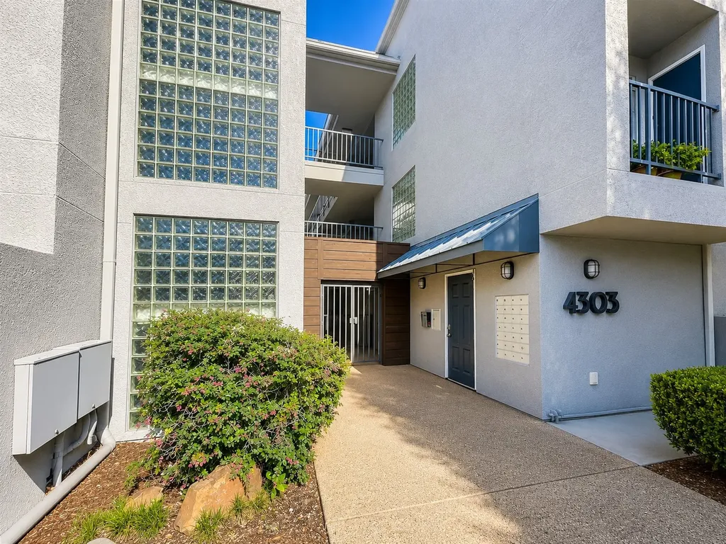 4303 Buena Vista Street Dallas TX 75205
