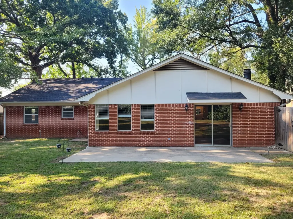 2840 Hubbard Paris TX 75460