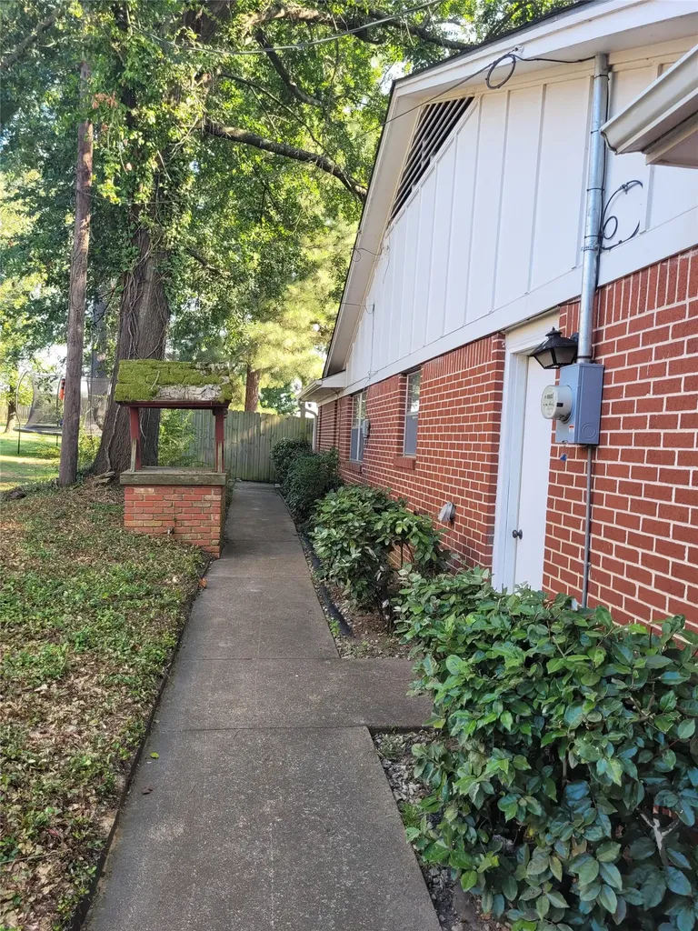 2840 Hubbard Paris TX 75460