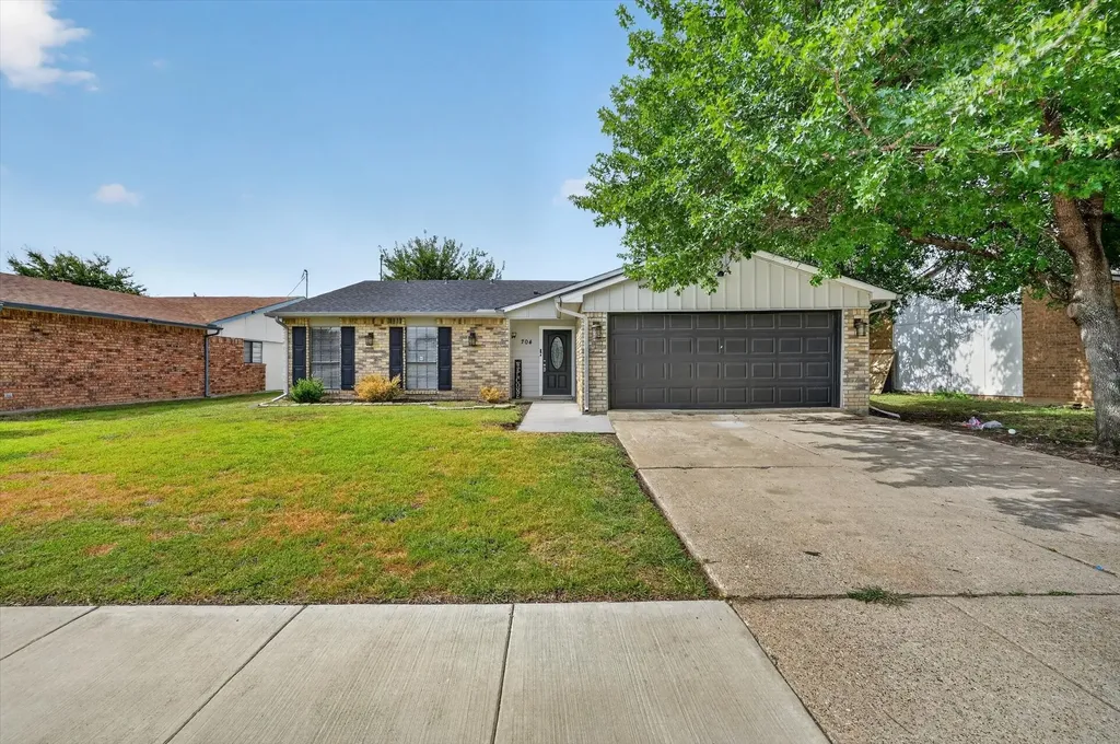704 Levelland Drive Arlington TX 76017