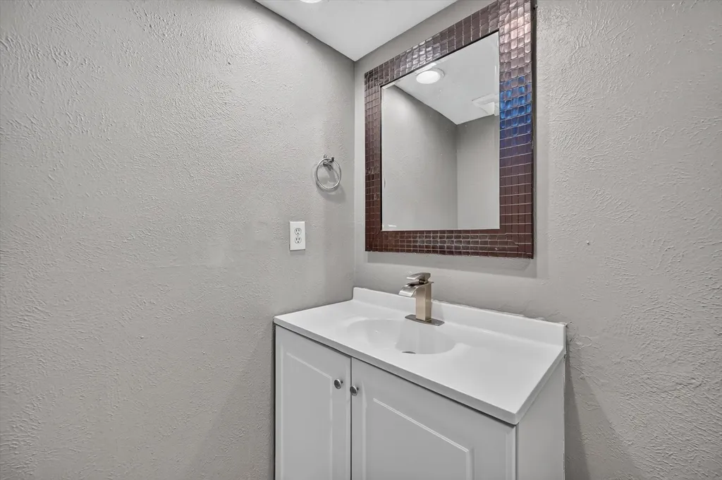 704 Levelland Drive Arlington TX 76017