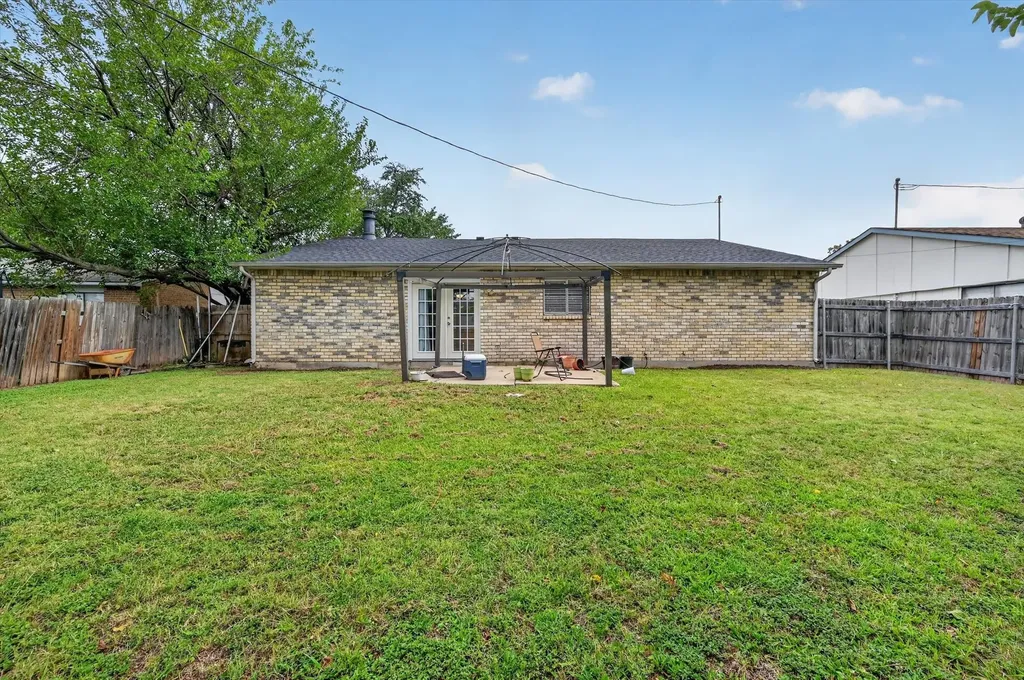 704 Levelland Drive Arlington TX 76017