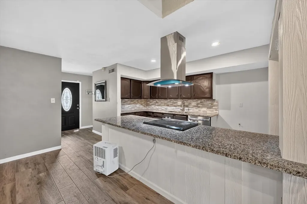 704 Levelland Drive Arlington TX 76017