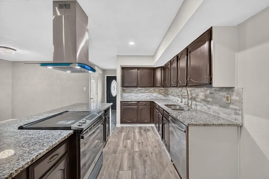 704 Levelland Drive Arlington TX 76017